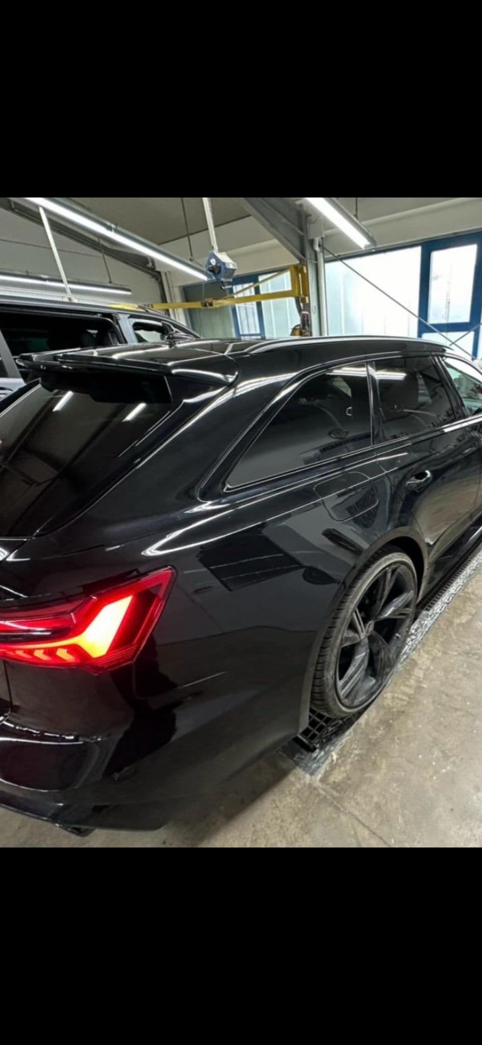 Audi RS6 Avant – perfekt lackiert und glänzend nach der Karosseriereparatur